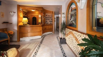 Banco reception nella hall