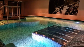 Piscine avec hydromassage