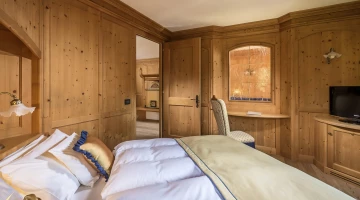 Suite avec TV et bureau