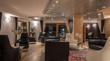 Fauteuils dans le hall