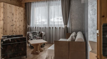 Canapé et fauteuils dans la Suite