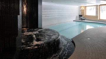 Bain à remous dans le spa
