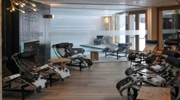 Sala relax con chaise longue Le Corbusier