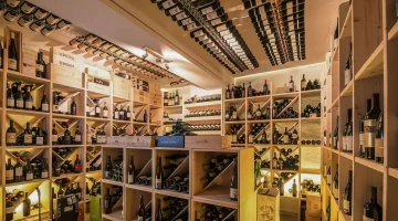 Keller mit erlesenen Weinen