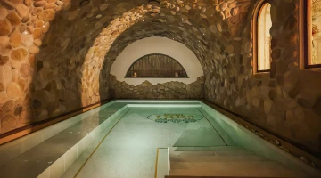 Salzwassermassage in einer Höhle