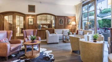 Gemeinschaftsraum mit Sofas und Sesseln