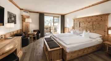 Doppelzimmer mit Schreibtisch
