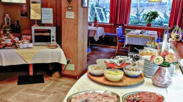 Süßes und herzhaftes Frühstücksbuffet