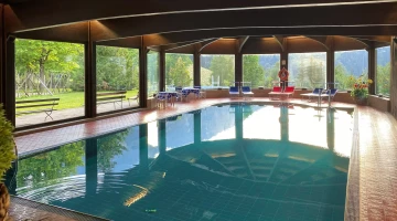 Schwimmbad mit Panoramablick