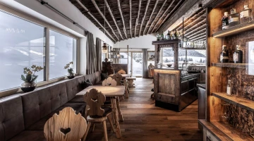 Lounge bar