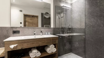 Bagno con box doccia 