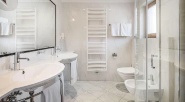 Bathroom with shower box