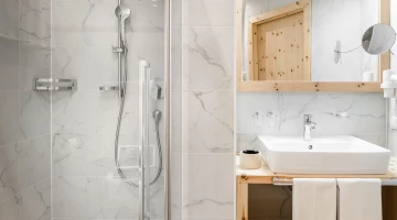 Shower box in private facilities