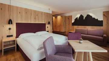 Room with double bed