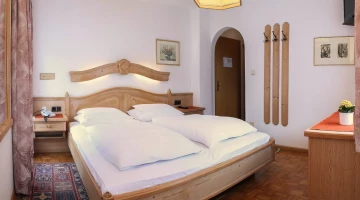 Double room with telephone