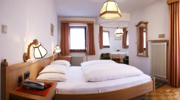 Double bedroom with living area