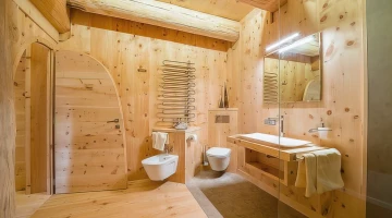 Salle de bain privée avec cabine de douche