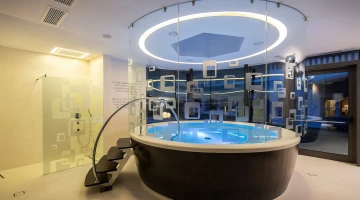 Hot tub