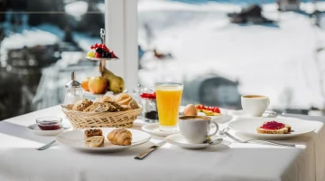 Süßes und herzhaftes Frühstück