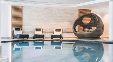 Entspannungsbereich im Pool