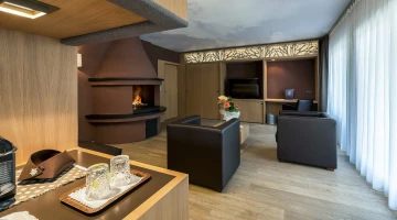 Palmer Suite with sitting room and fireplace