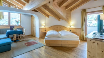 Junior Suite with sitting room and mountain view