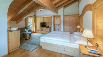 Junior Suite with wooden furnishings