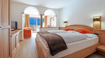 Double room with TV