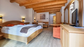 Triple room with exposed beams