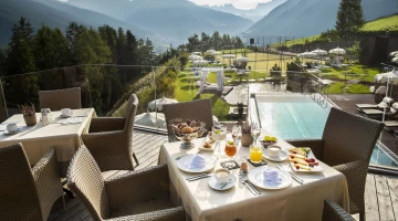 Petit déjeuner en terrasse