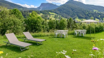Sonnenliegen im Garten