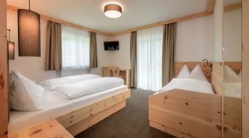 Zimmer mit drei Betten