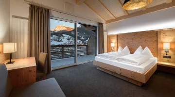 Suite mit Balkon und Bergblick
