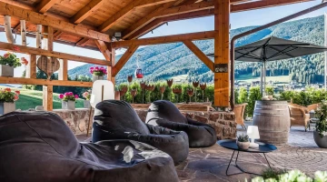 Furnished outdoor area