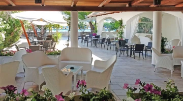 Furnished outdoor area