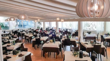Restaurant hall