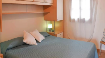 Double bedroom in apartment with sea view