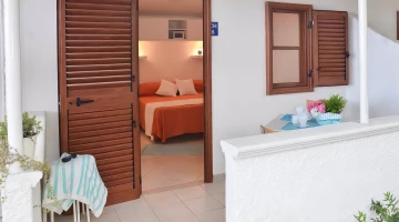 Studio apartment with independent entrance