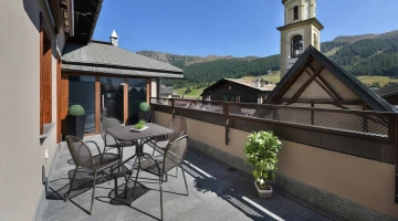 Large furnished terrace in Suite