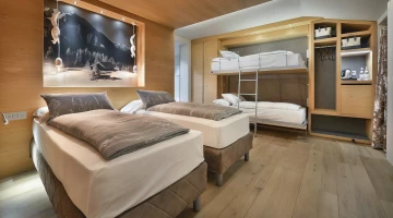 Room with 4 beds