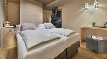 Double room with desk