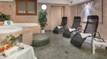 Relaxation area with deckchairs