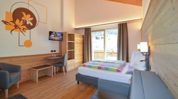 Double room with TV and balcony