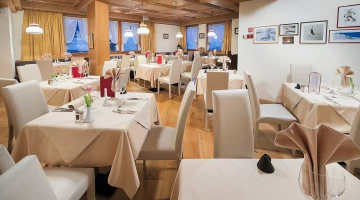 Restaurant hall