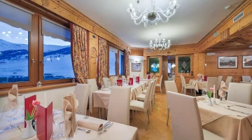 Restaurant hall