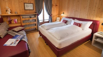 Room with double bed