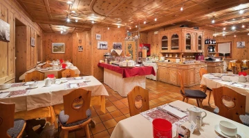 Restaurant hall