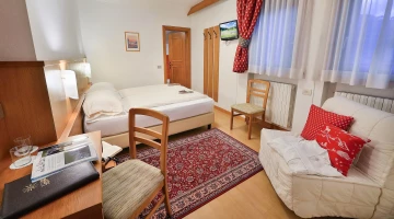 Double bedroom with armchair
