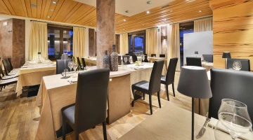 Restaurant hall