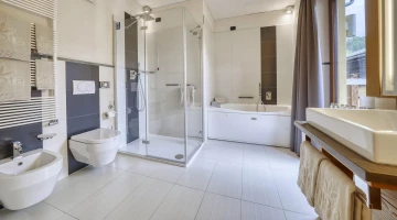 Suite Bathroom